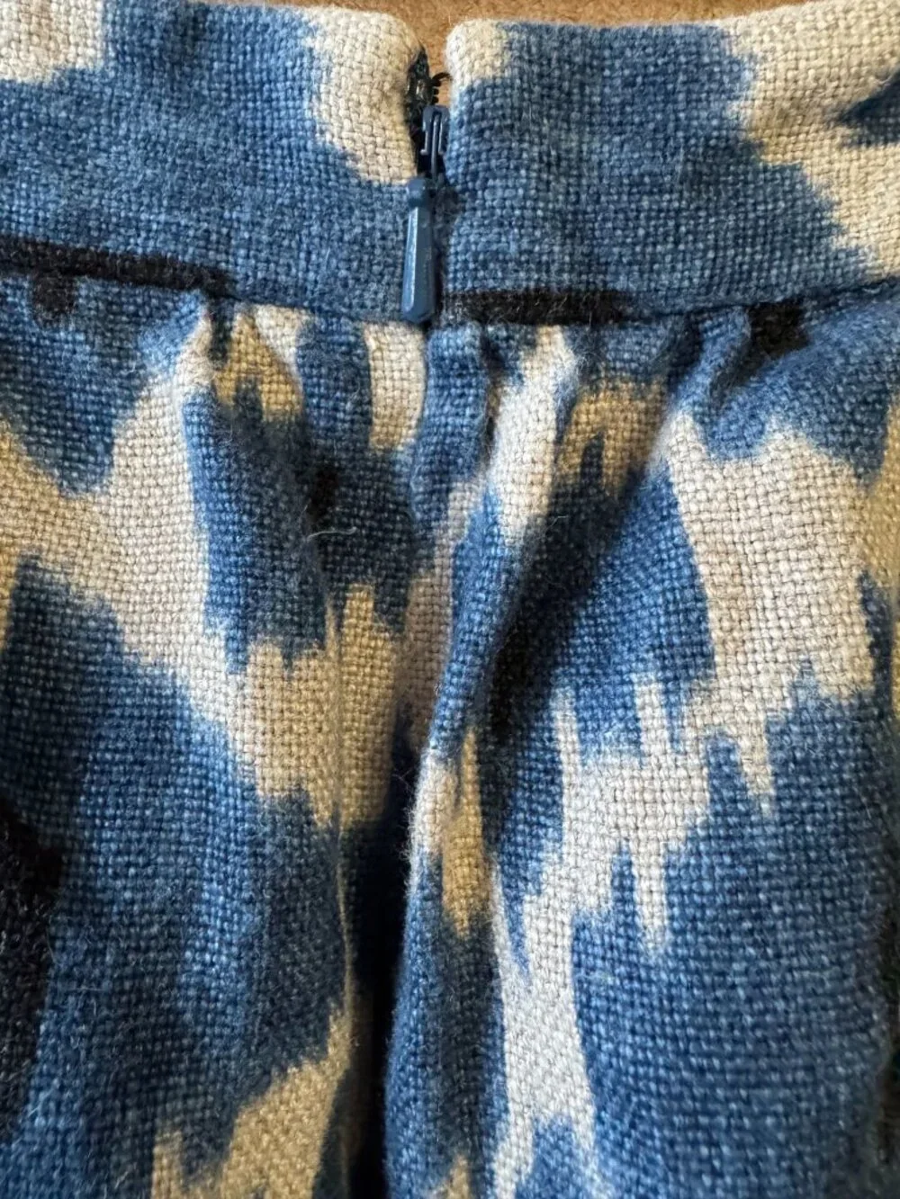 Michael Kors Blue & Ivory Ikat Print Skirt - 6 Linen Back Zipper Design